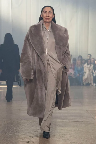 Look 13